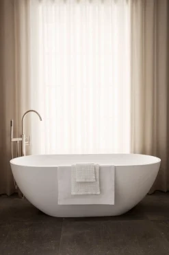 Blomus - Bath Towel - White - RIVA