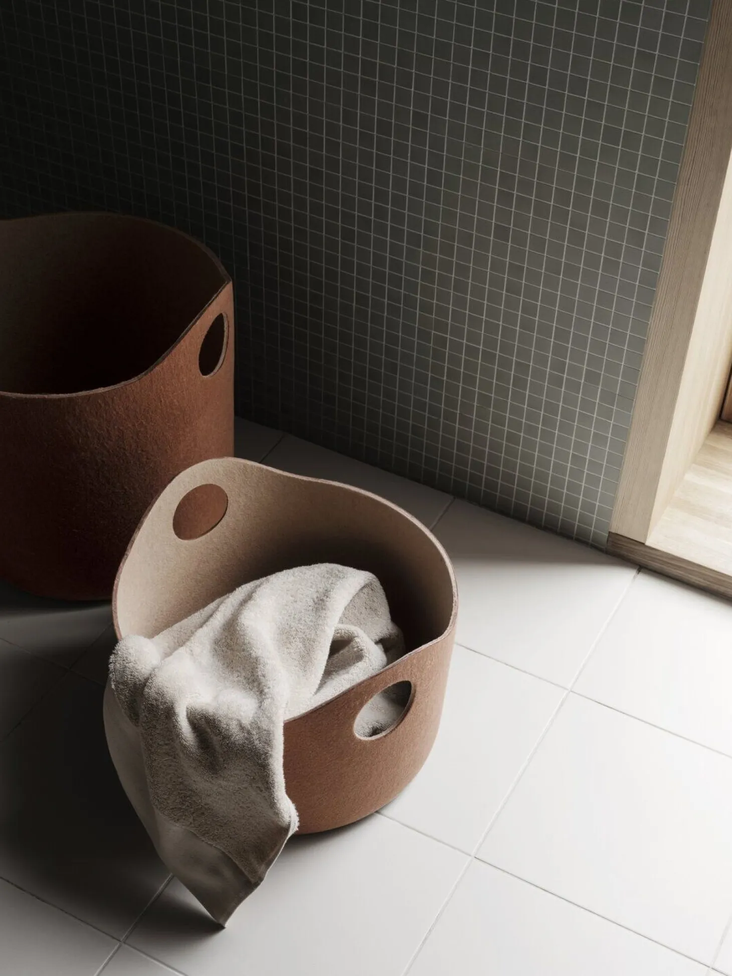 Blomus - Felt Basket S - Rustic Brown/Tan - TIGGY
