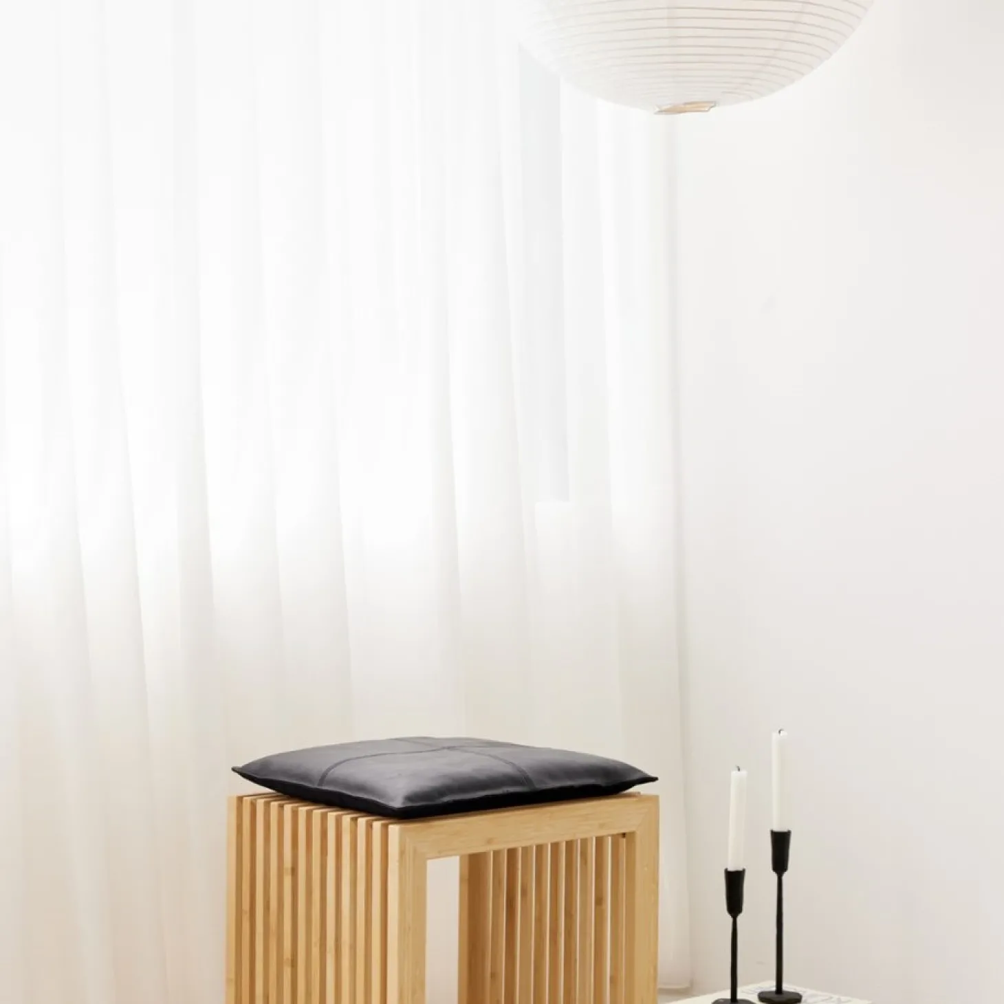 Cinas - Siddepude til Rib stool sort læder