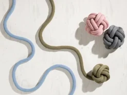 Design House Stockholm pude - Knot pude i lysegrå