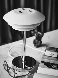 Dyberg Larsen - Bordlampe - DL20 - Sort