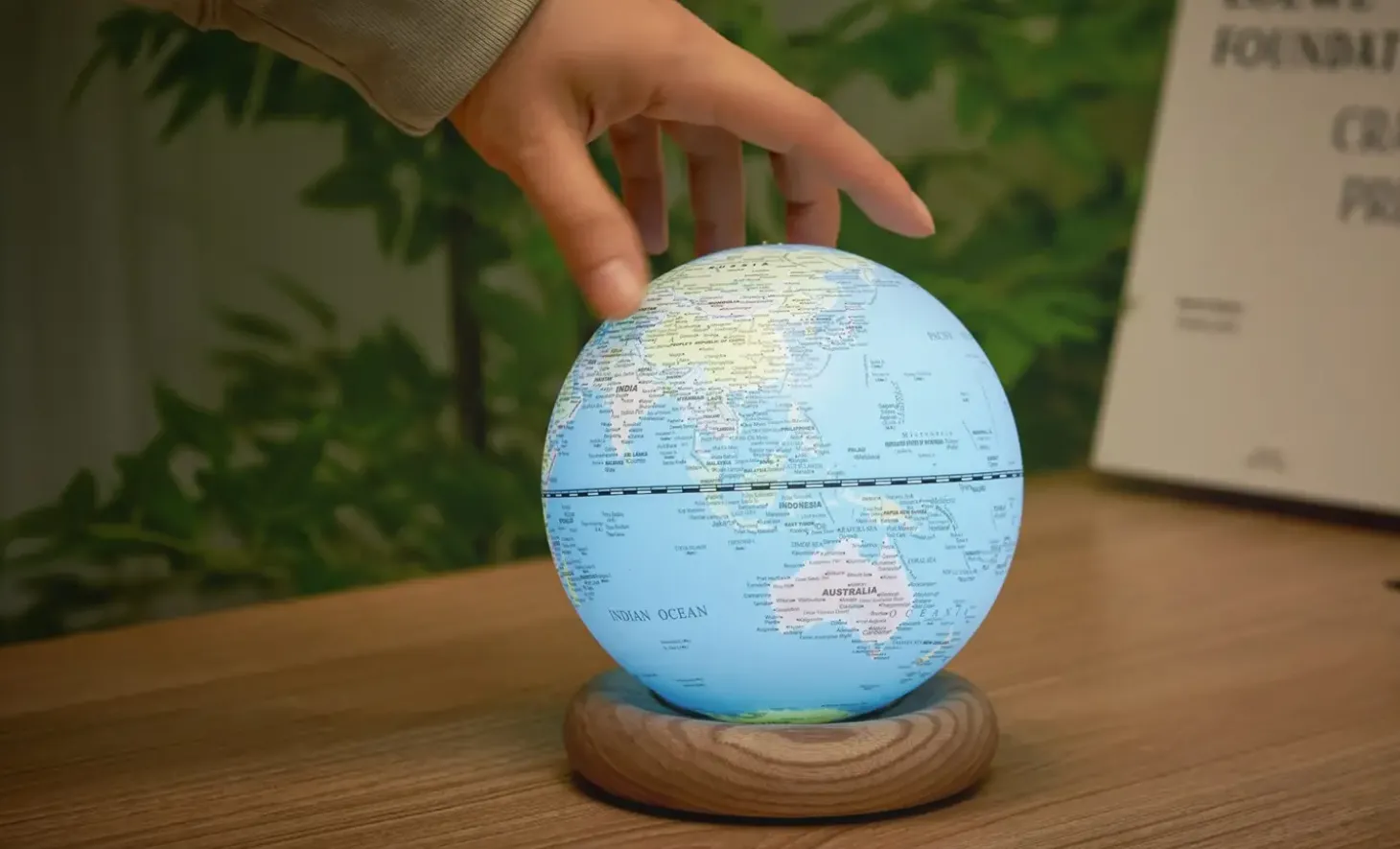 Gingko - Atlas Globe Lamp - Lightblue Mini White Ash base