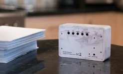 Gingko - Brick Click Clock Marble / White LED
