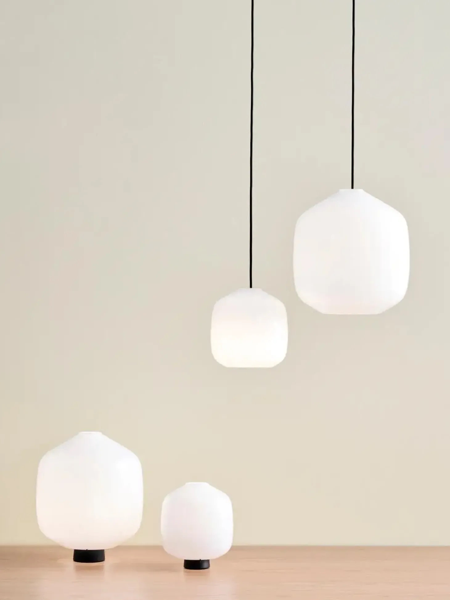 Hay - Buoy Glass Pendel - Sort ledning - Hvid - 300