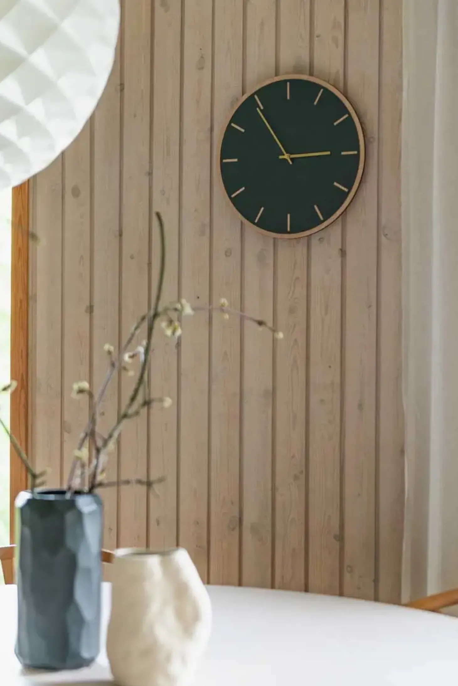 Hemverk - Vægur - Lys Eg/Mørkegrøn - Sølv visere - Ø28 cm