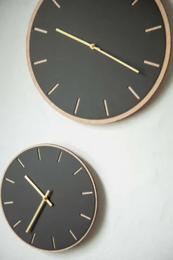 Hemverk - Vægur - Lys Eg/Sort - Sorte visere - Ø28 cm