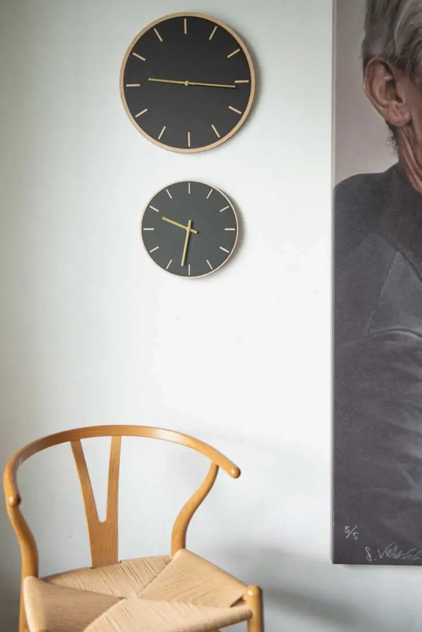 Hemverk - Vægur - Lys Eg/Sort - Sorte visere - Ø28 cm