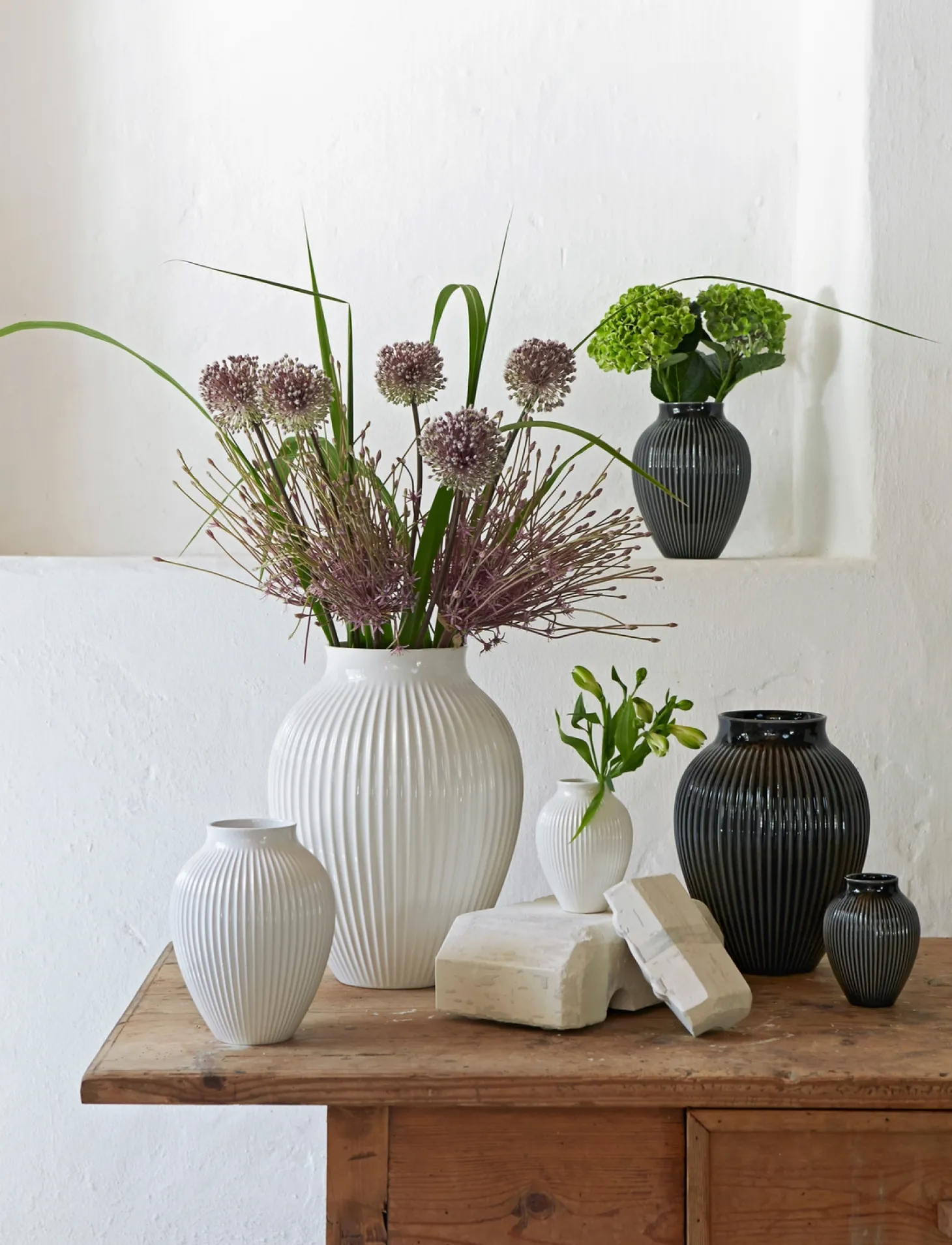 Knabstrup Keramik - vase H 12.5 cm ripple black