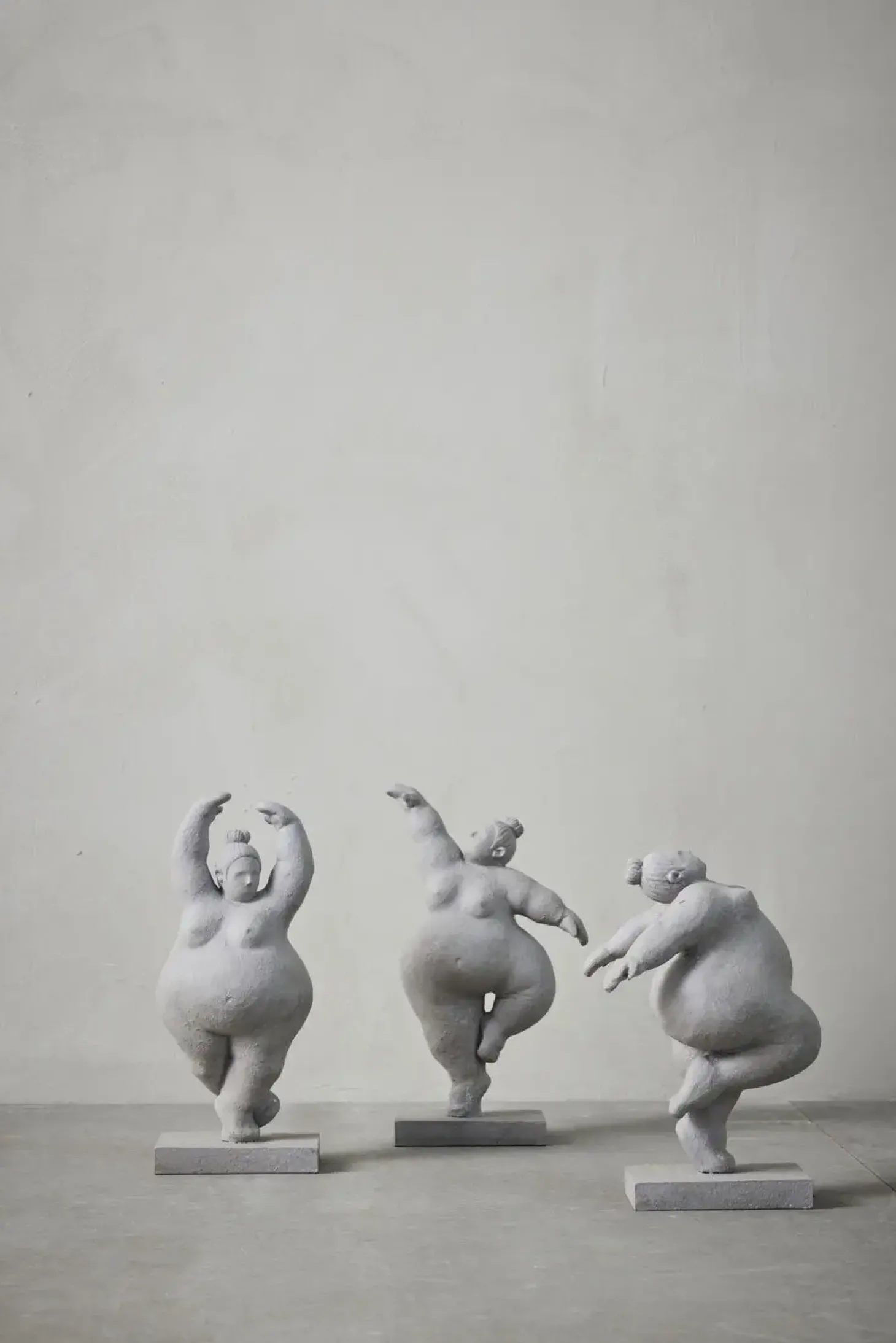 Lene Bjerre - Serafina kvinde figur H23 cm. grå
