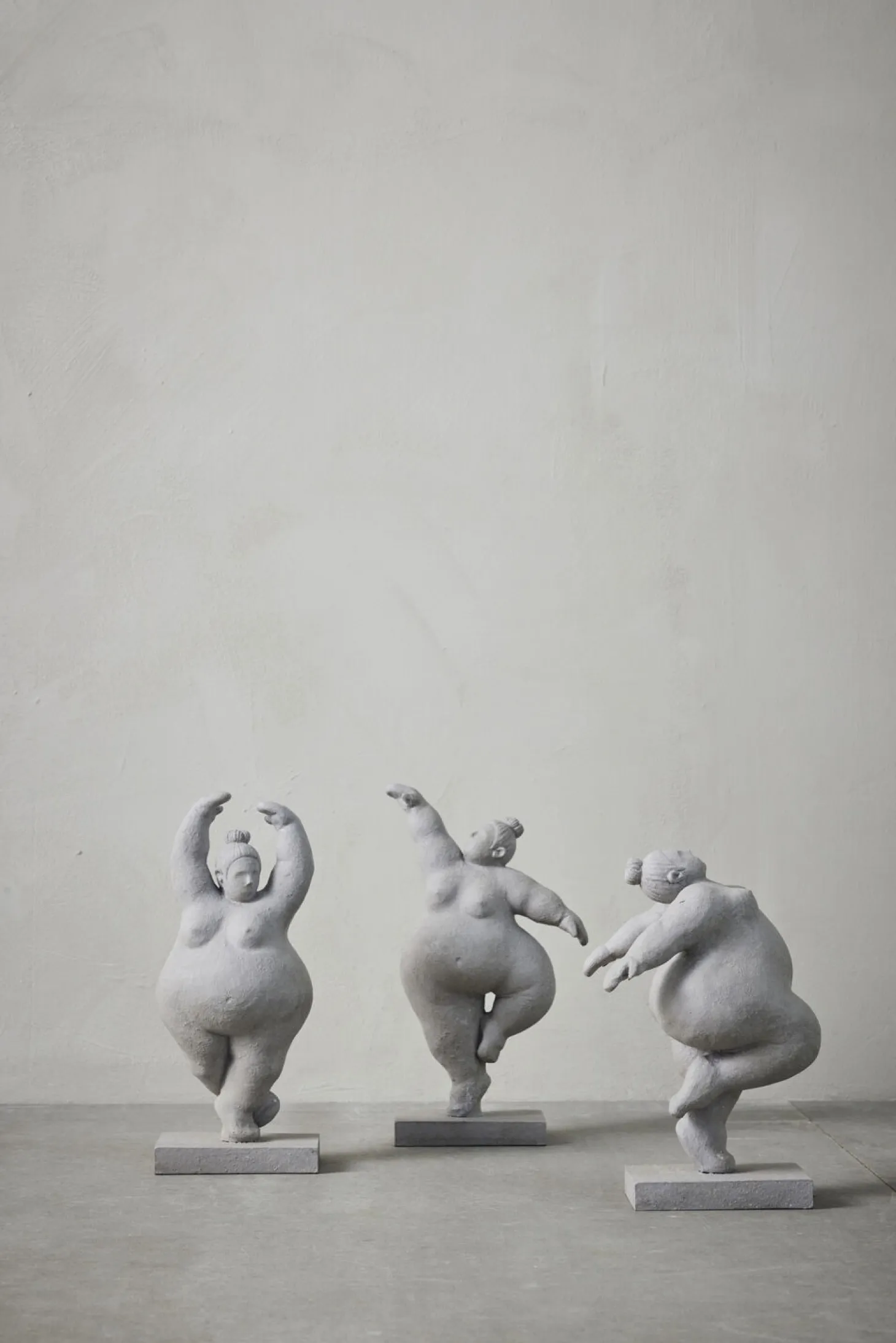 Lene Bjerre - Serafina kvinde figur H28 cm. grå