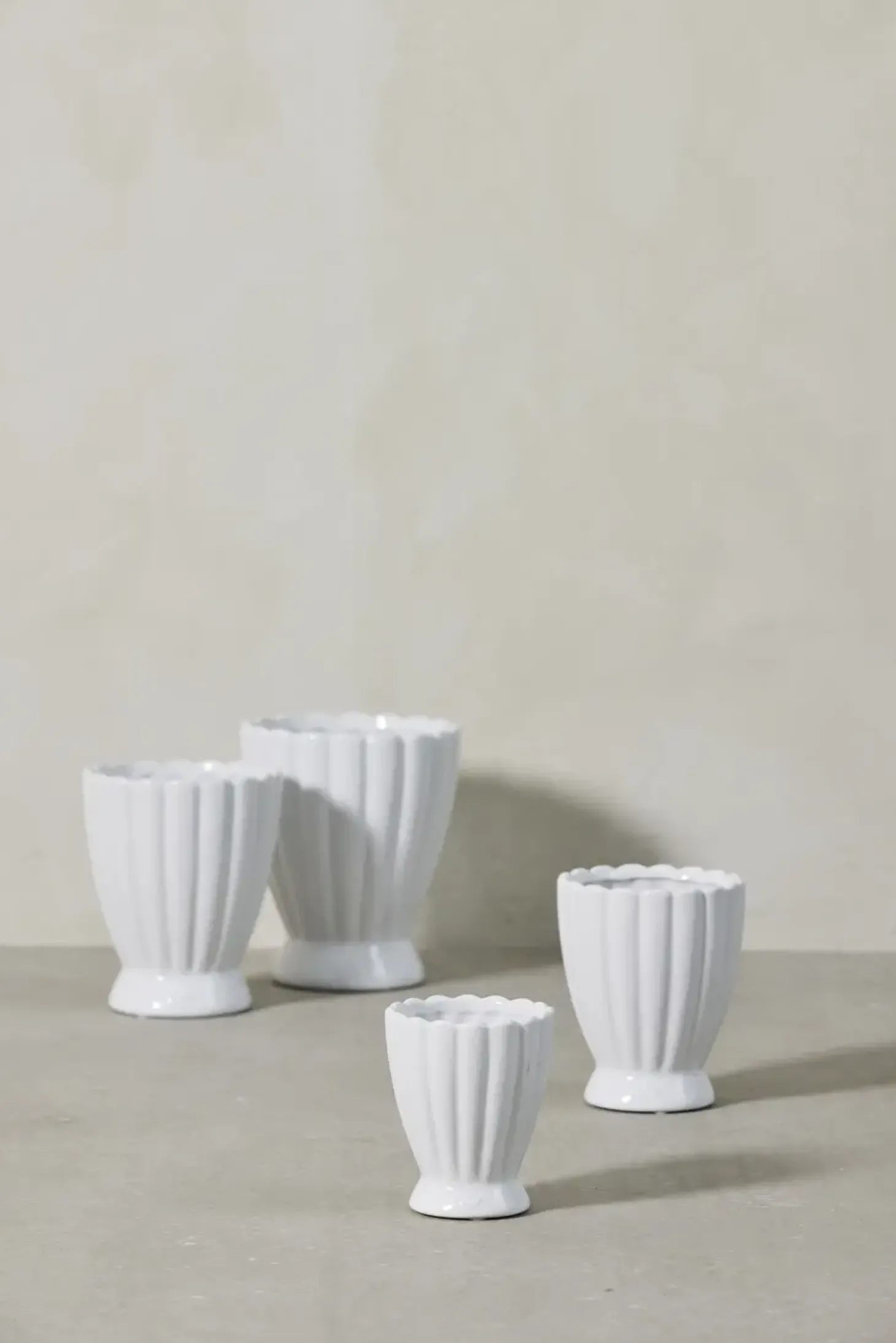 Lene Bjerre - Shenella urtepotteskjuler H12 cm. hvid