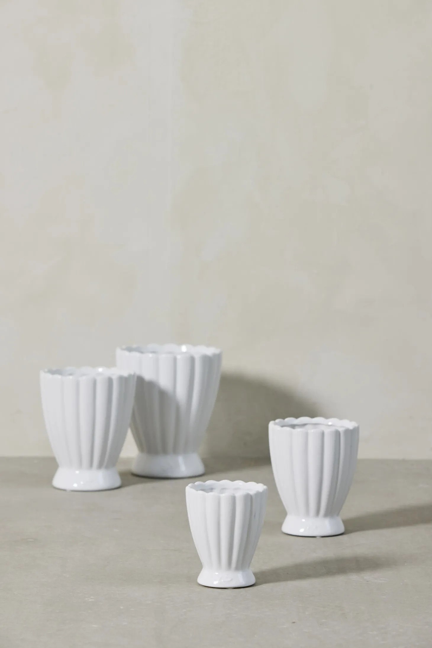 Lene Bjerre - Shenella urtepotteskjuler H12 cm. hvid