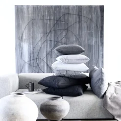 Louise Smærup - Pude i fløjl m. strop - Taupe - 50x80 cm
