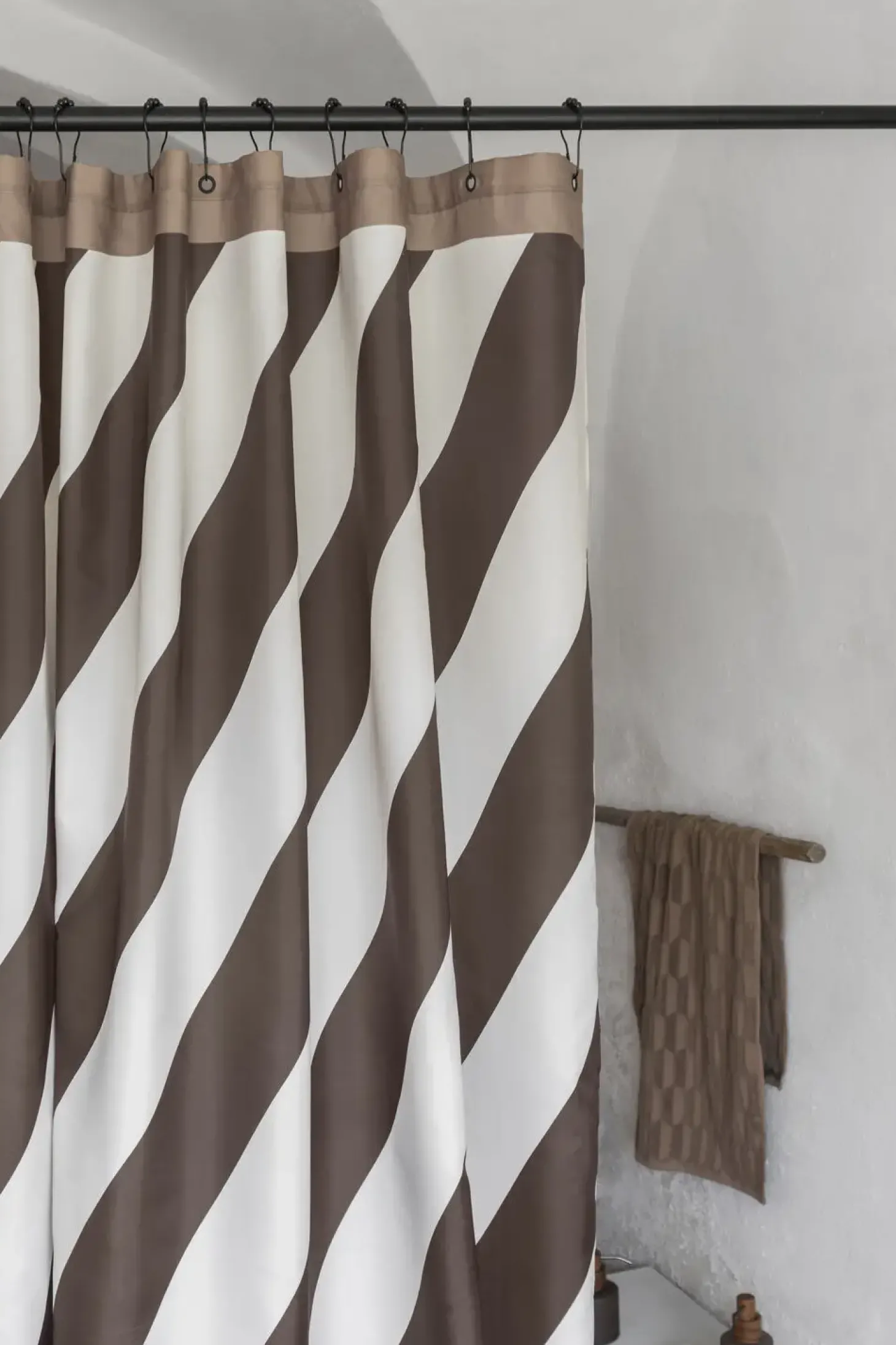 Mette Ditmer - DIAGONAL-badeforhæng - Chocolate