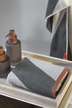 Mette Ditmer - DIAGONAL guest towel, 2-pack - Dark olive