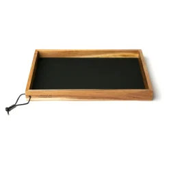 MiLLE W NORDISK DESIGN - Bakke i træ - Sort læder - 24 x 33 cm.