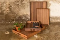 Neon Living bakke - Tray i valnød (large) 44x31x5 cm