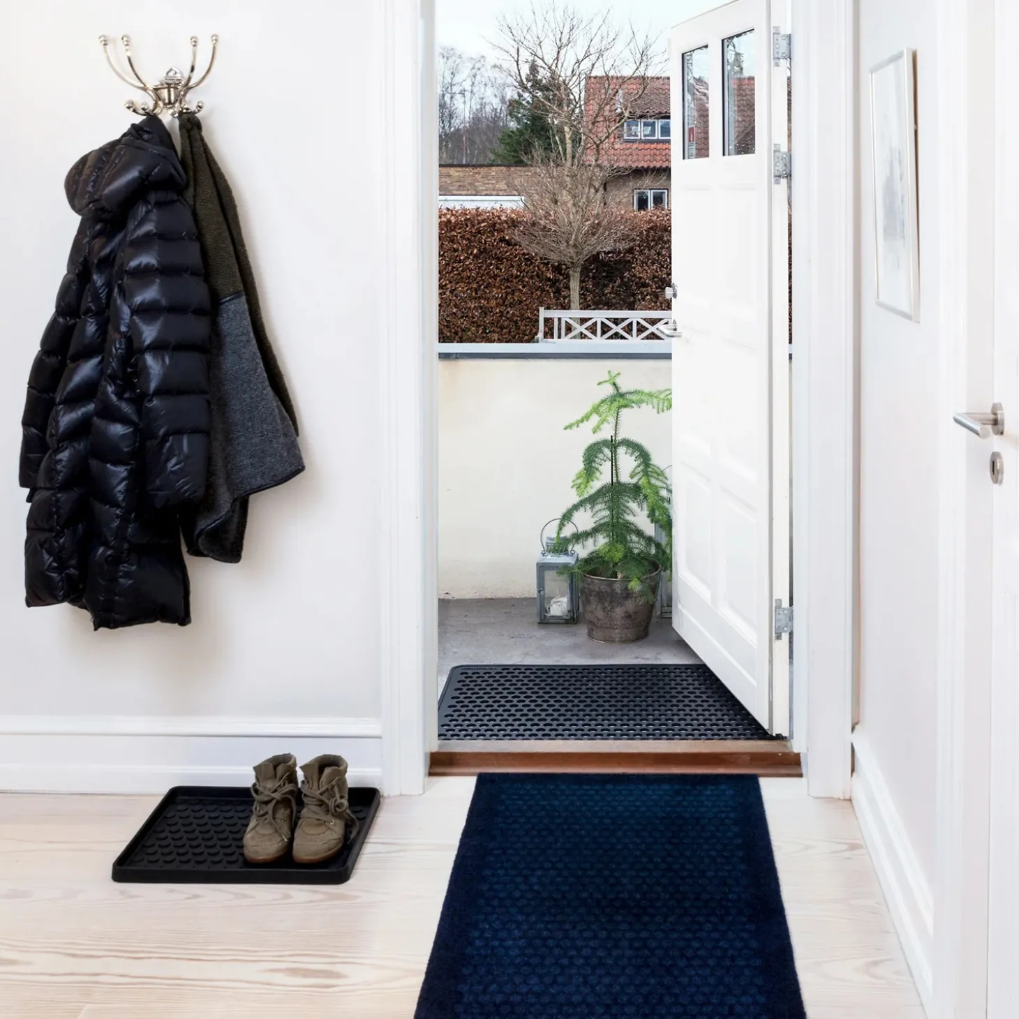 Tica Copenhagen - Løber/Smudsmåtte - Dots - Mørkeblå - 67x200 cm