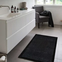 Tica Copenhagen - Smudsmåtte - Dots - Sort/grå - 90x130 cm