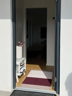 Tica Copenhagen - Smudsmåtte - Stripes Horizon - Bordeaux/Rose/Sand - 67x120 cm