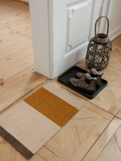 Tica Copenhagen - Smudsmåtte - Stripes Horizon - Ivory-Dijon-Brown - 67x120 cm
