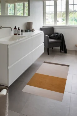 Tica Copenhagen - Smudsmåtte - Stripes Horizon - Ivory-Dijon-Brown - 67x120 cm