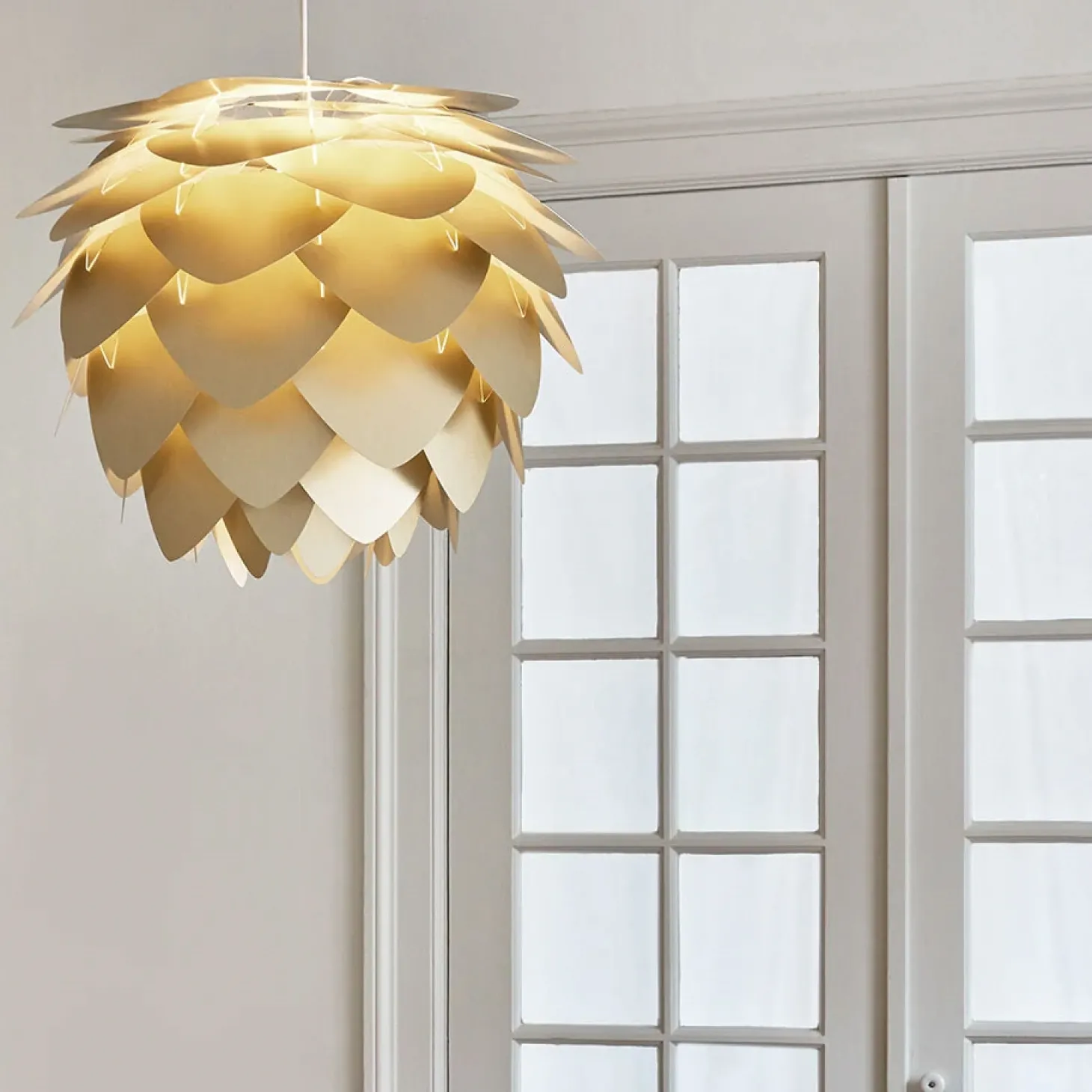 Umage - Lampeskærm - Aluvia Pendel - Børstet messing - Medium Ø59 cm