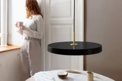 Umage - Loftlampe pendel - Asteria pendel m/ messingtop - Nuance mist/Hvid - Medium Ø43 cm