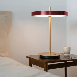 Umage - Table bordlampe - Asteria - Ruby red - Ø31 cm